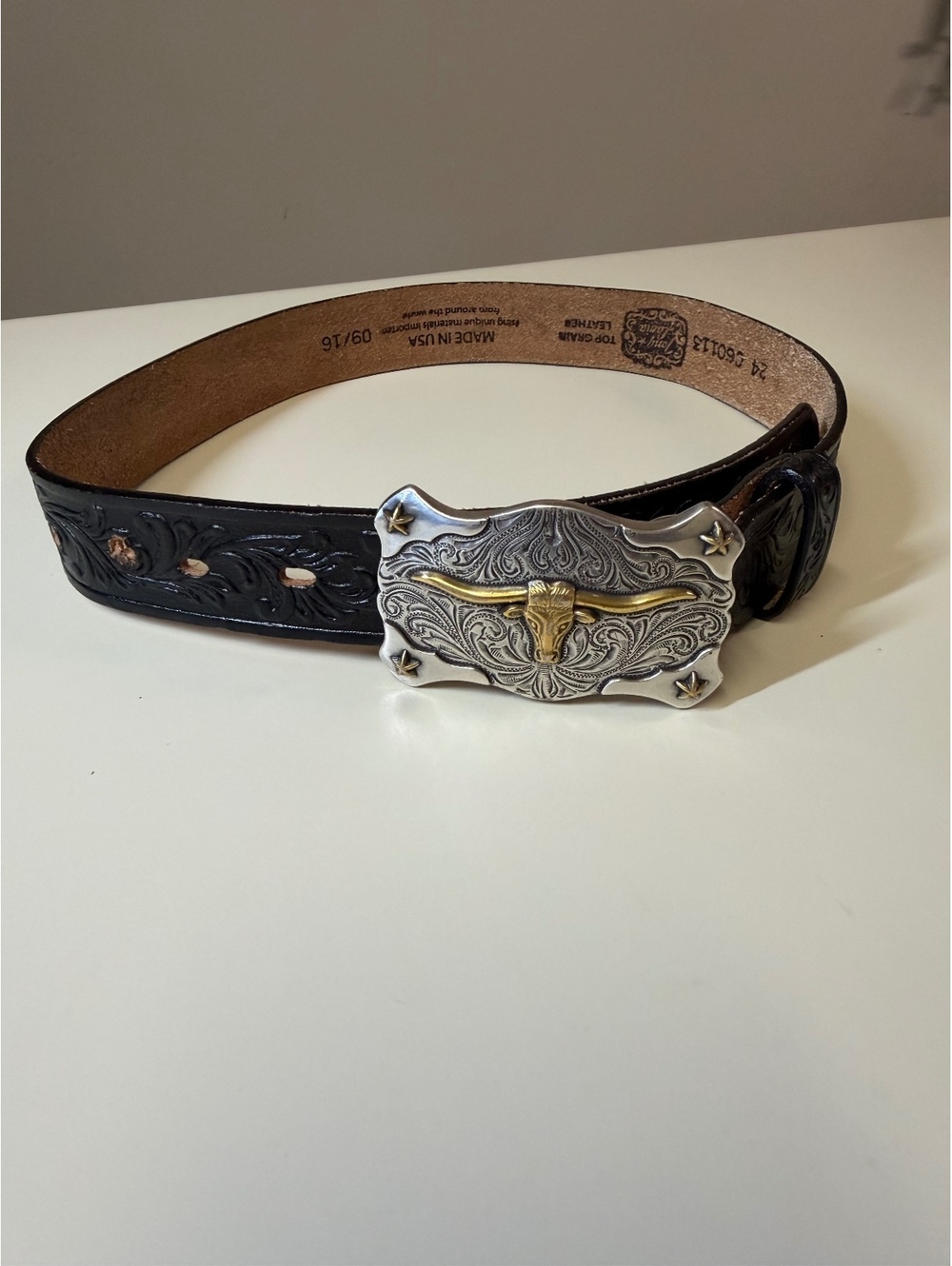 Tony Lama Black Leather Belt with Decorative Longhorn Buckle Boys Size 8